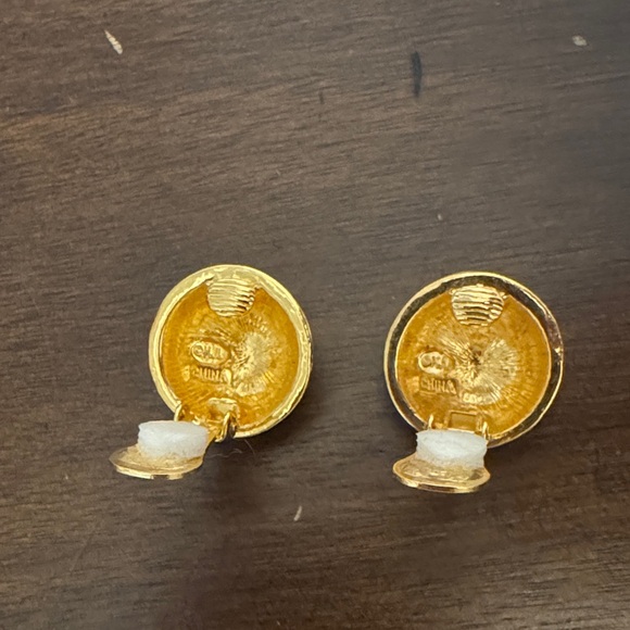 Vintage Kenneth Jay Lane White and Gold clip on Celestial Earrings - Picture 3 of 4